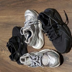 Womens lot of 2 pairs Nike Air Huarache sneakers sz 8.5